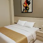 Aurora Hotel